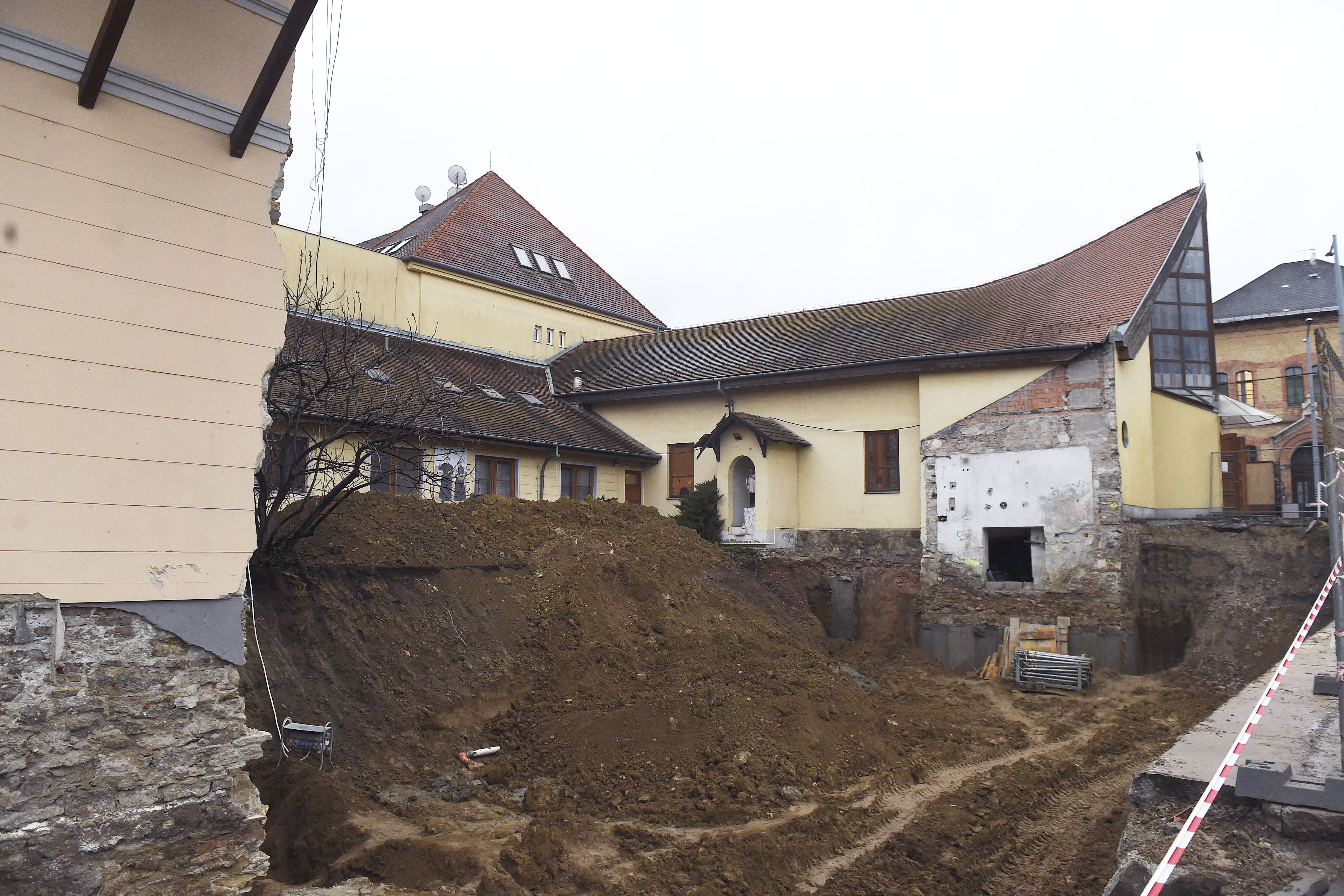 Több mint kétmilliárd forintból bővül a szalézi rend óbudai központja
