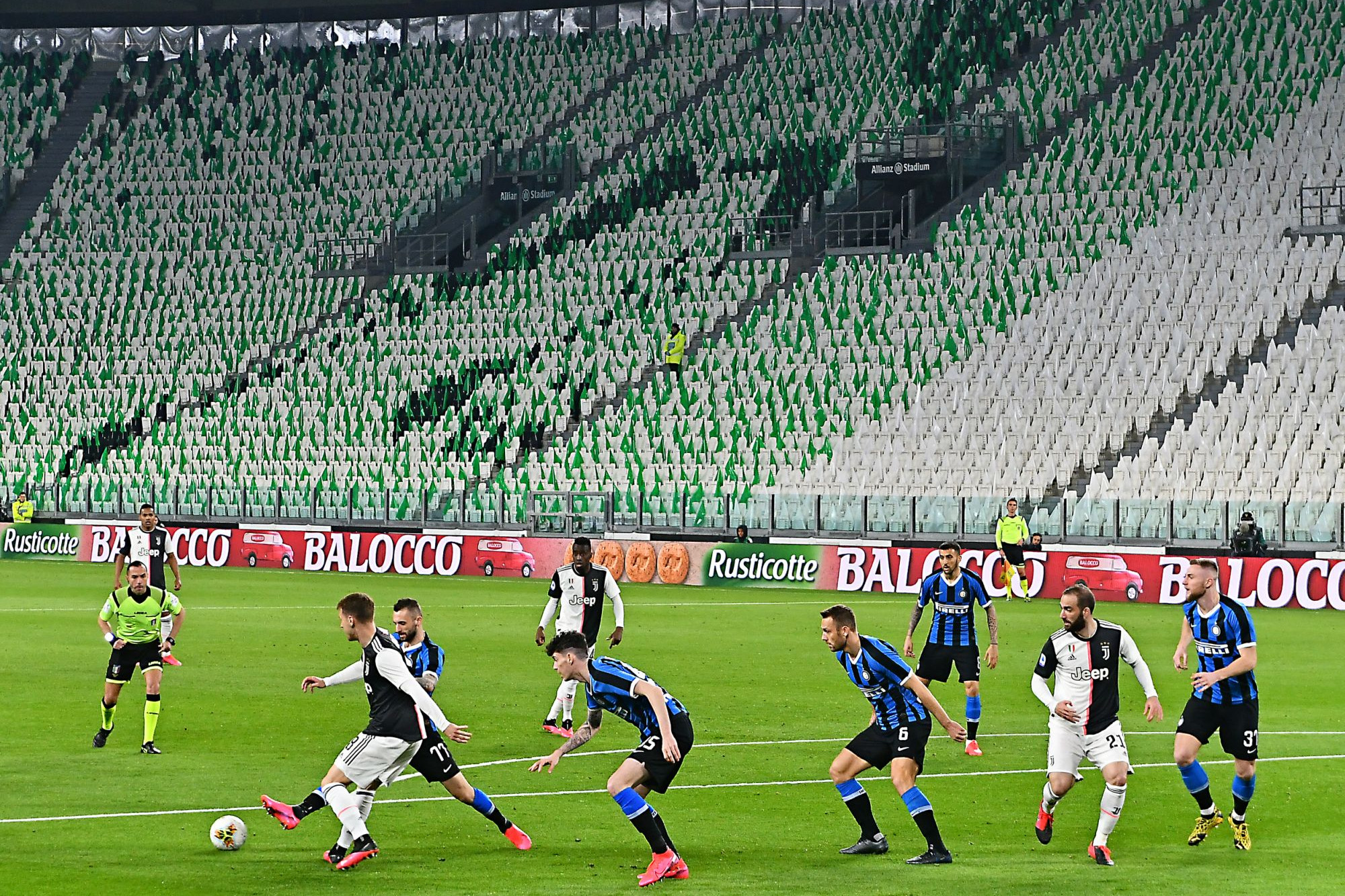 Csak az biztos, hogy a Juventus visszavette a vezetést