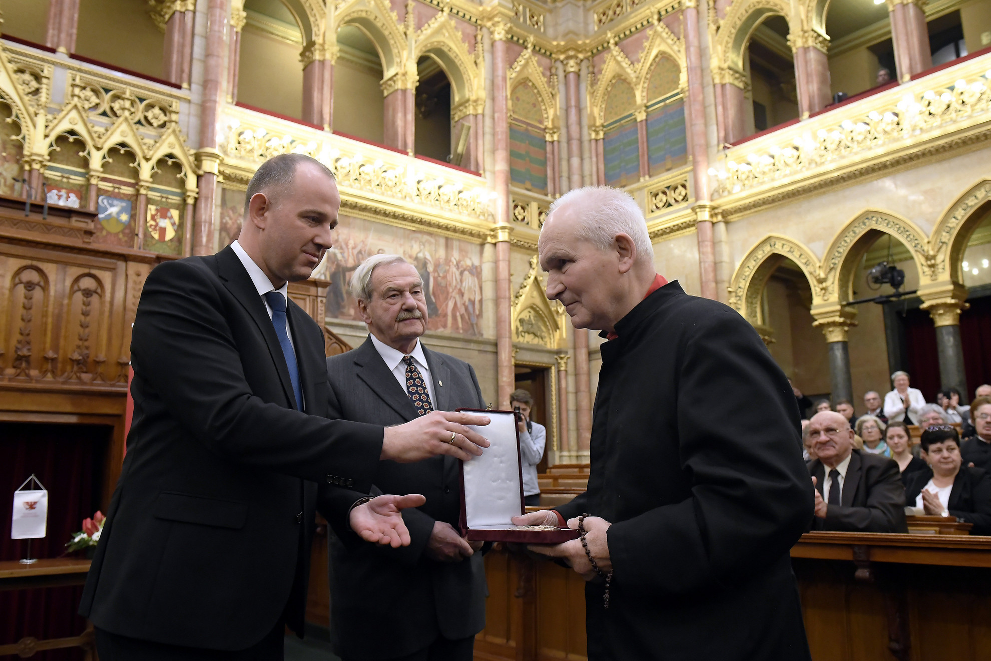 Gulyás: Esterházy János öröksége egyszerre egyetemes és ...