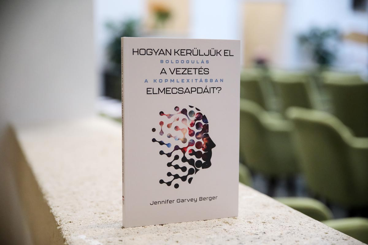 A könyv útmutatóként, gyakorlati kézikönyvként szolgálhat minden cégvezető és menedzser számára