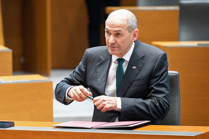 Fotó: AFP/Jure Makovec Felhatalmazta a szlovén parlament Janez Jansát a kormányalakításra