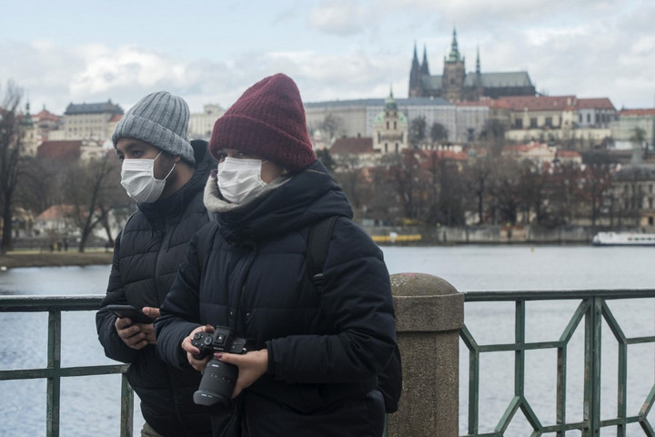Fotó: AFP/Michal Cizek Prága nem tervezi a szájmaszkok kötelező használatának megszüntetését