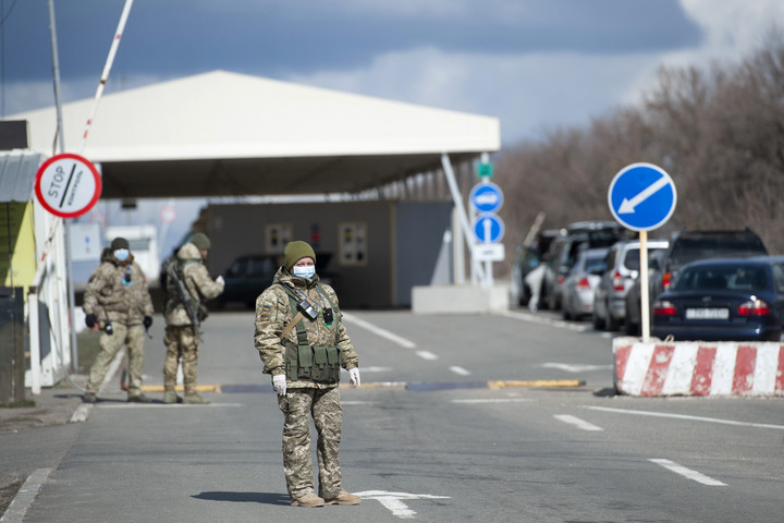 Fotó: AFP/Evgeniya MAKSYMOVA Ukrajna a saját állampolgárai előtt is lezárja határait