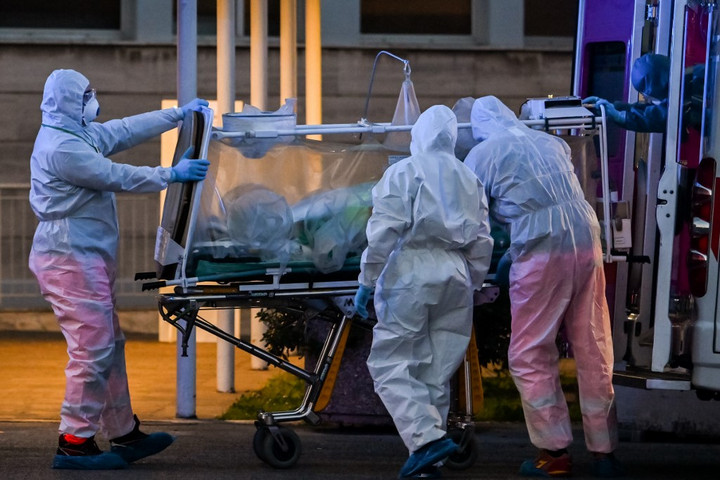 Fotó: AFP/Andreas Solaro Közel négyszázezer fertőzött van világszerte