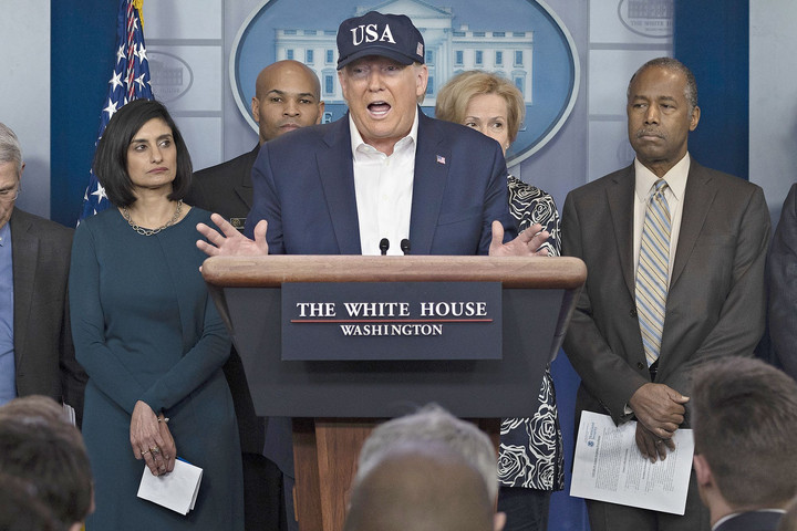 Sorsdöntő lesz Trumpnak, hogyan kezeli a válságot