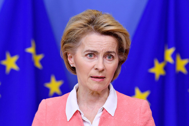 Fotó: AFP Von der Leyen: Az áruszállítók legfeljebb 15 perc alatt léphessenek át a határokon