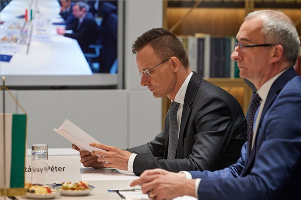 Fotó: MTI/KKM Szijjártó: Tovább dolgozunk a kárpátaljai magyarok helyzetének megoldásán