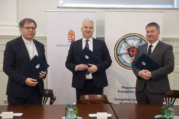 Fotó: MTI/Illyés Tibor Átfogó megállapodást kötött a kormány és a Magyarországi Evangélikus Egyház
