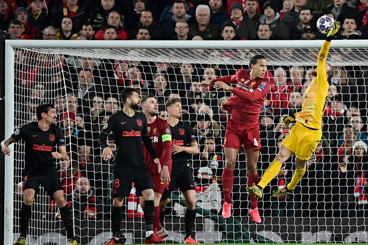 Fotó: AFP/Javier Soriano Jürgen Klopp ismételten a kapushibák áldozata lett