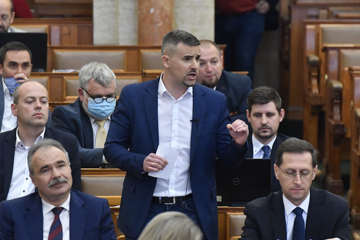 Fotó: MTI/Máthé Zoltán Az ellenzék megint hamisan vádolja a kormányt, hogy nem segít a munkanélkülivé vált embereken