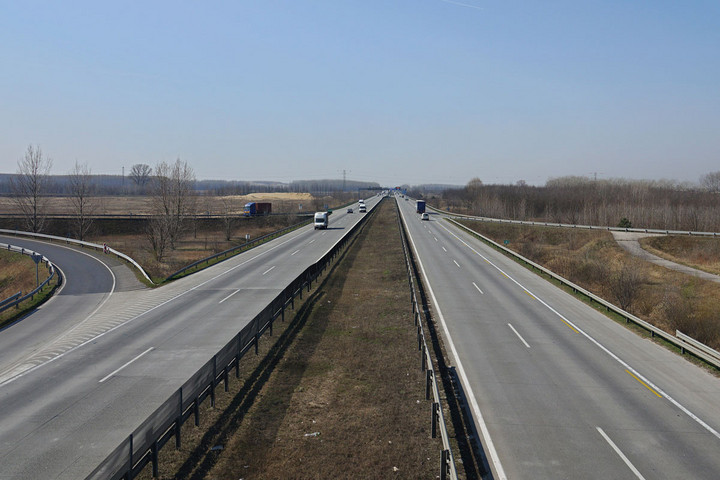 Fotó: MH/Katona László Kihalt autópályák, zavartalan munkálatok