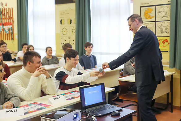 Tanórán is megalapozhatók a tudatos pénzügyi döntések