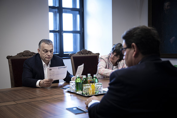 Az orvostudomány képviselőivel egyeztetett Orbán Viktor