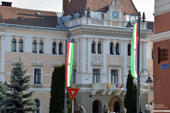 Székelyudvarhely polgármesterét is megbírságolták a magyar jelképek miatt