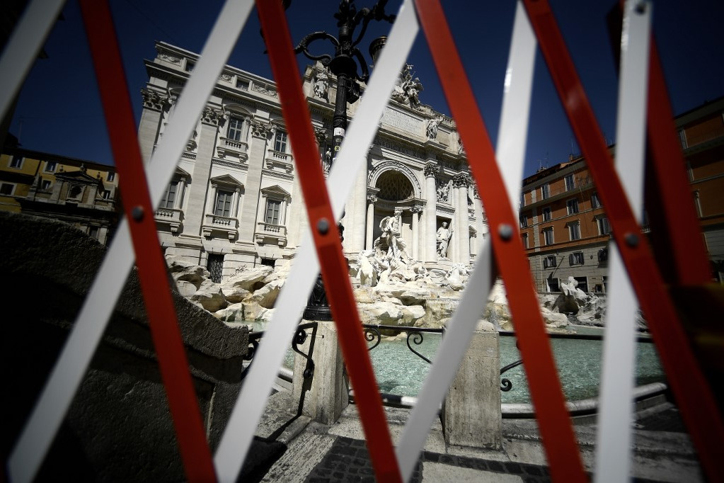 Fotó: Filippo MONTEFORTE / AFP A Trevi-kút - elzárva a nyilvánosság elől