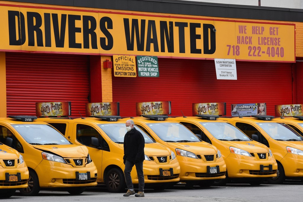 Fotó: Angela Weiss / AFP Taxik várják, hogy újra szolgálatba álljanak New Yorkban
