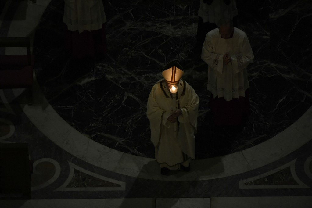 Fotó: Handout / VATICAN MEDIA / AFP A szertartás sötétben kezdődött