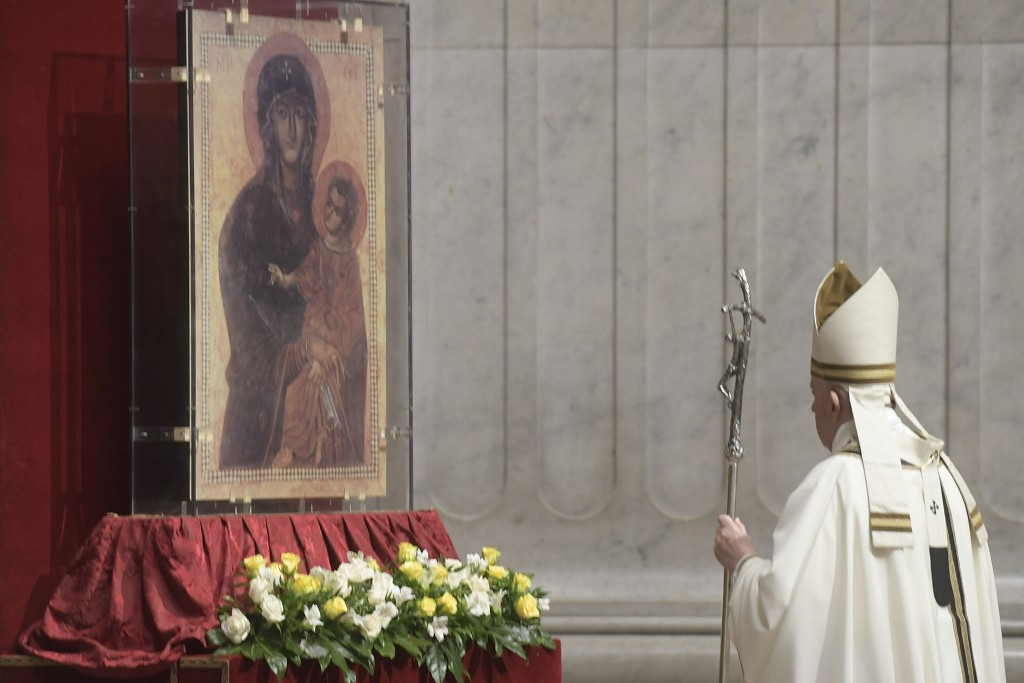 Fotó: Handout / VATICAN MEDIA / AFP A keresztények feladata a remény hirdetése a halál sötétségében Ferenc pápa szerint