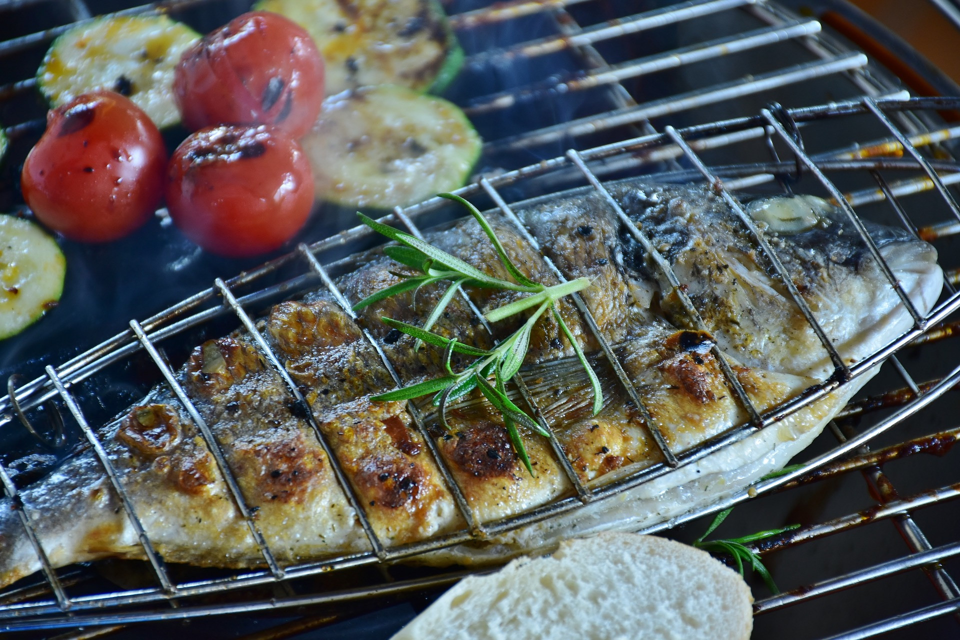 Fotó: Pixabay A grillezés zsírtakarékos technika, amelynél azonban ügyeljünk arra, hogy ne pirítsuk meg nagyon barnára a nyersanyagokat