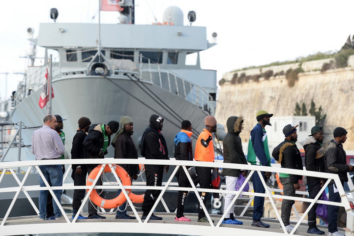 Bezárná a kapuit a migránsok előtt Dánia
