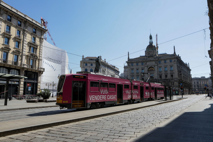 Kevesebb mint a felére csökkent az új fertőzöttek száma Olaszországban