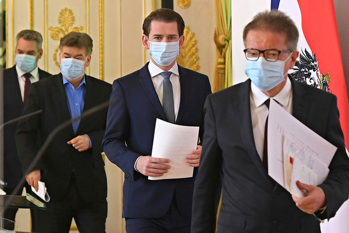 Fotó: AFP/APA/Helmut Fohringer Túl a csúcson: eltérő válaszok
