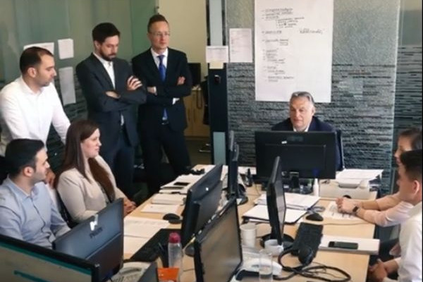 Fotó: Facebook Terepszemlét tartott a kormányfő COVID 19 központban