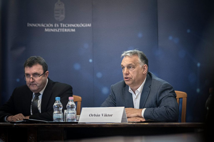 Orbán Viktor a hazai gyógyszergyártásról egyeztetett