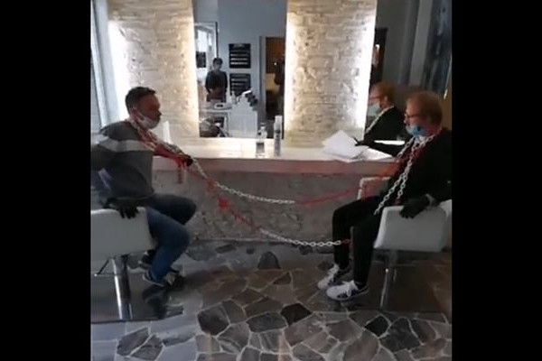 Fotó: Facebook Püspökök és fodrászok is tiltakoznak a lassított újraindulás ellen