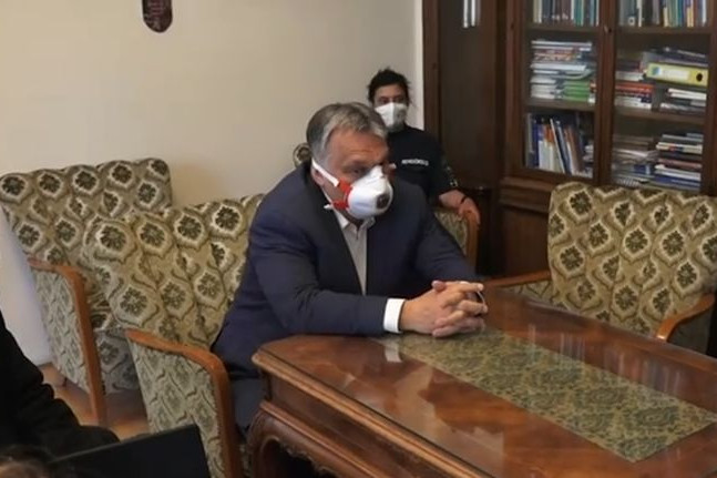 Fotó: Facebook Orbán Viktor a Pulmonológiai Intézetbe látogatott