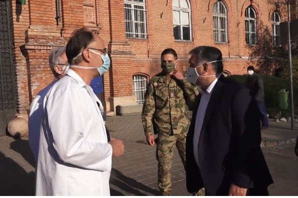 Fotó: Facebook/Orbán Viktor Orbán Viktor ellátogatott a Szent János Kórházba