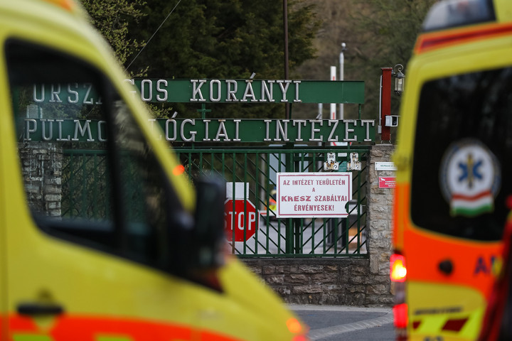 Néhány órája volt csak a pulmonológiai intézetnek, hogy felkészüljenek az idősotthonból érkező betegtömegre