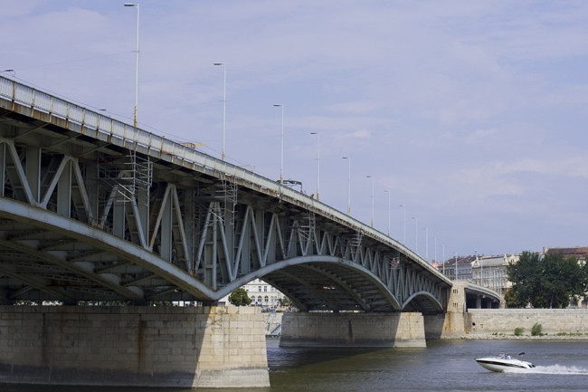 Fotó: bestofbudapest.com Társadalmi egyeztetést kezdeményez a BKK a Petőfi híd és a Boráros tér felújításáról