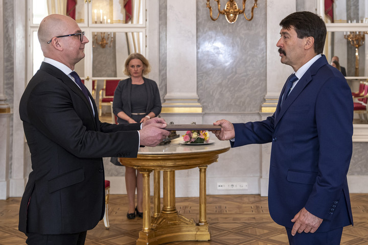 Fotó: Gazdasági Versenyhivatal Letette az esküt a Gazdasági Versenyhivatal új elnöke