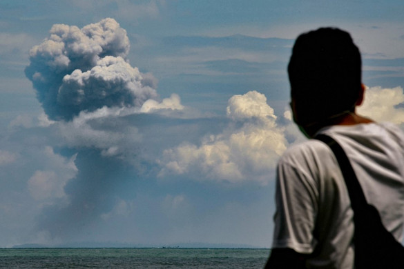 Ismét kitört az Anak Krakatau