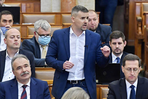 Kicsinyes az ellenzék