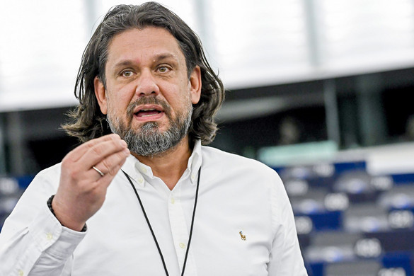 Deutsch: Az EP magát járatja le a jövő heti vitán