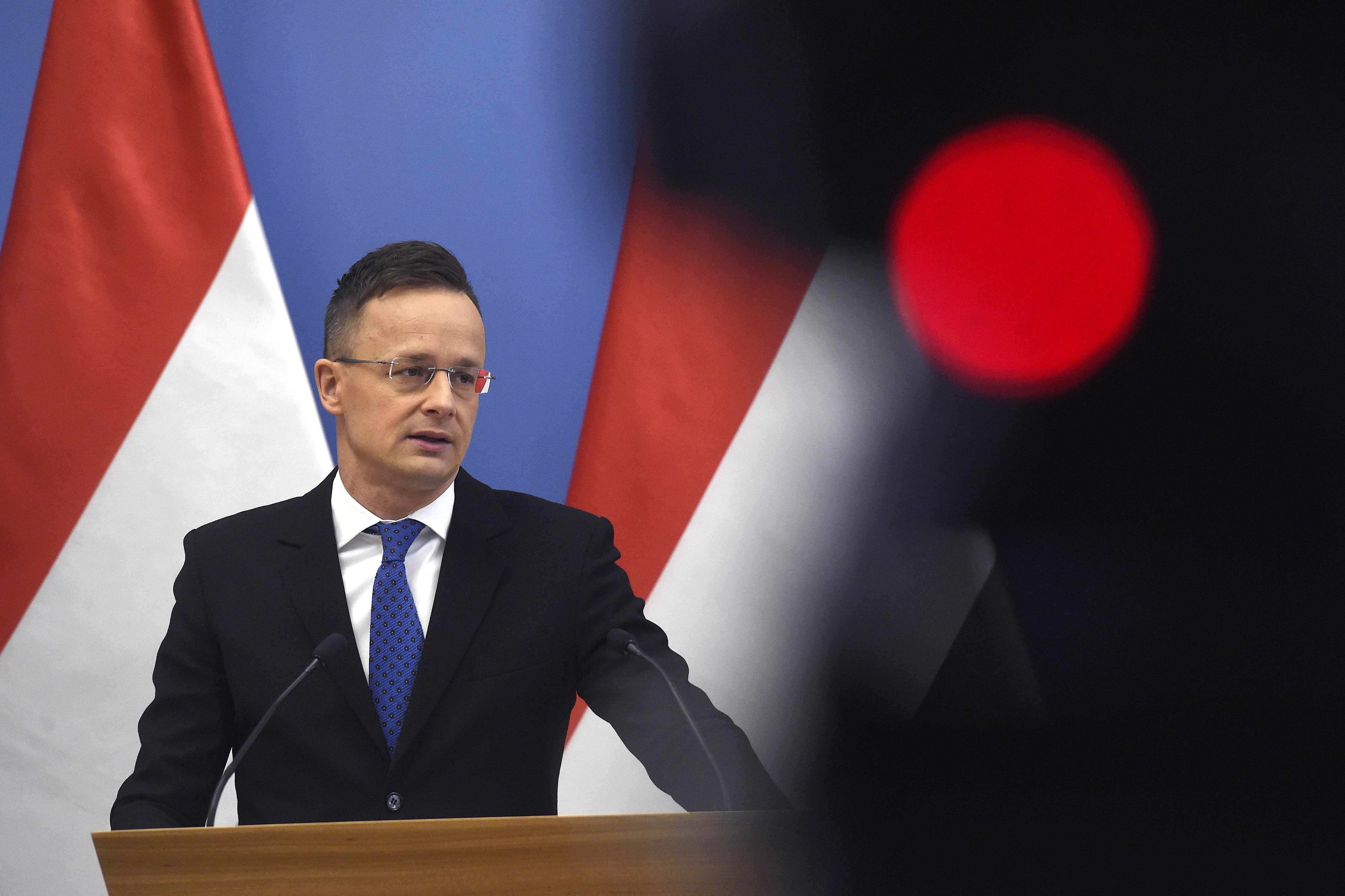 Szijjártó: Az emberi élet megmentése nem lehet egészségügyi kapacitás kérdése