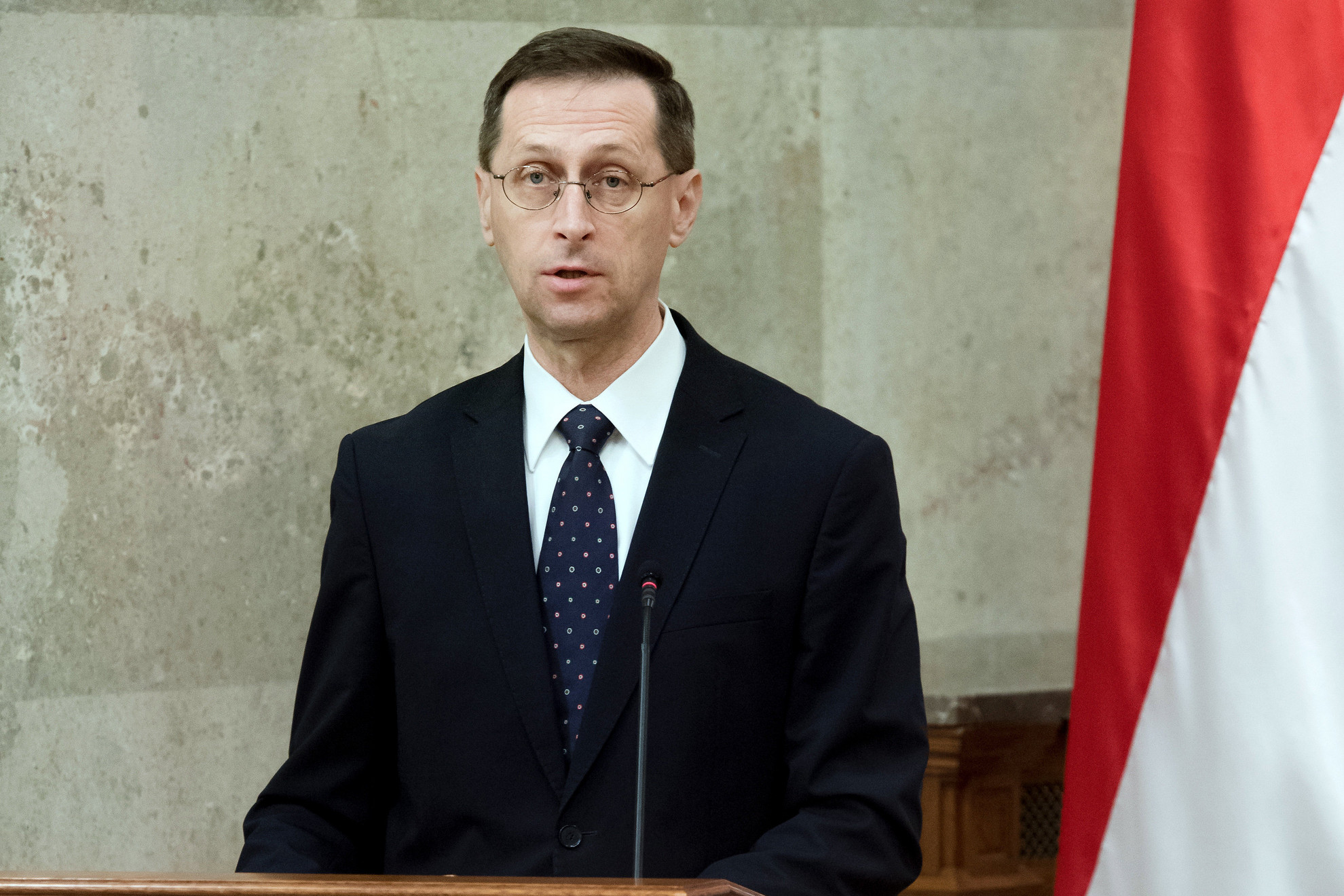Fotó: MTI/Koszticsák Szilárd Varga Mihály pénzügyminiszter a 2021. évi költségvetési törvényjavaslat átadásán az Országházban 2020. május 26-án