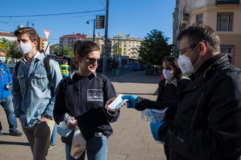 Fotó: MH/Purger Tamás Maszkot is kaptak az érettségizők a vizsga előtt