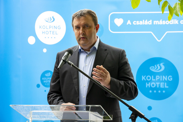 Fotó: MTI/Varga György Palkovics: Több mint 110 ezer ember bértámogatására érkezett igény