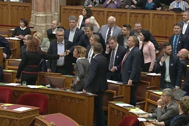 Fotó: MTI Kifulladt diktátorozás