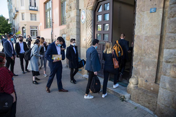 Angol írásbelikkel folytatódtak az érettségi vizsgák
