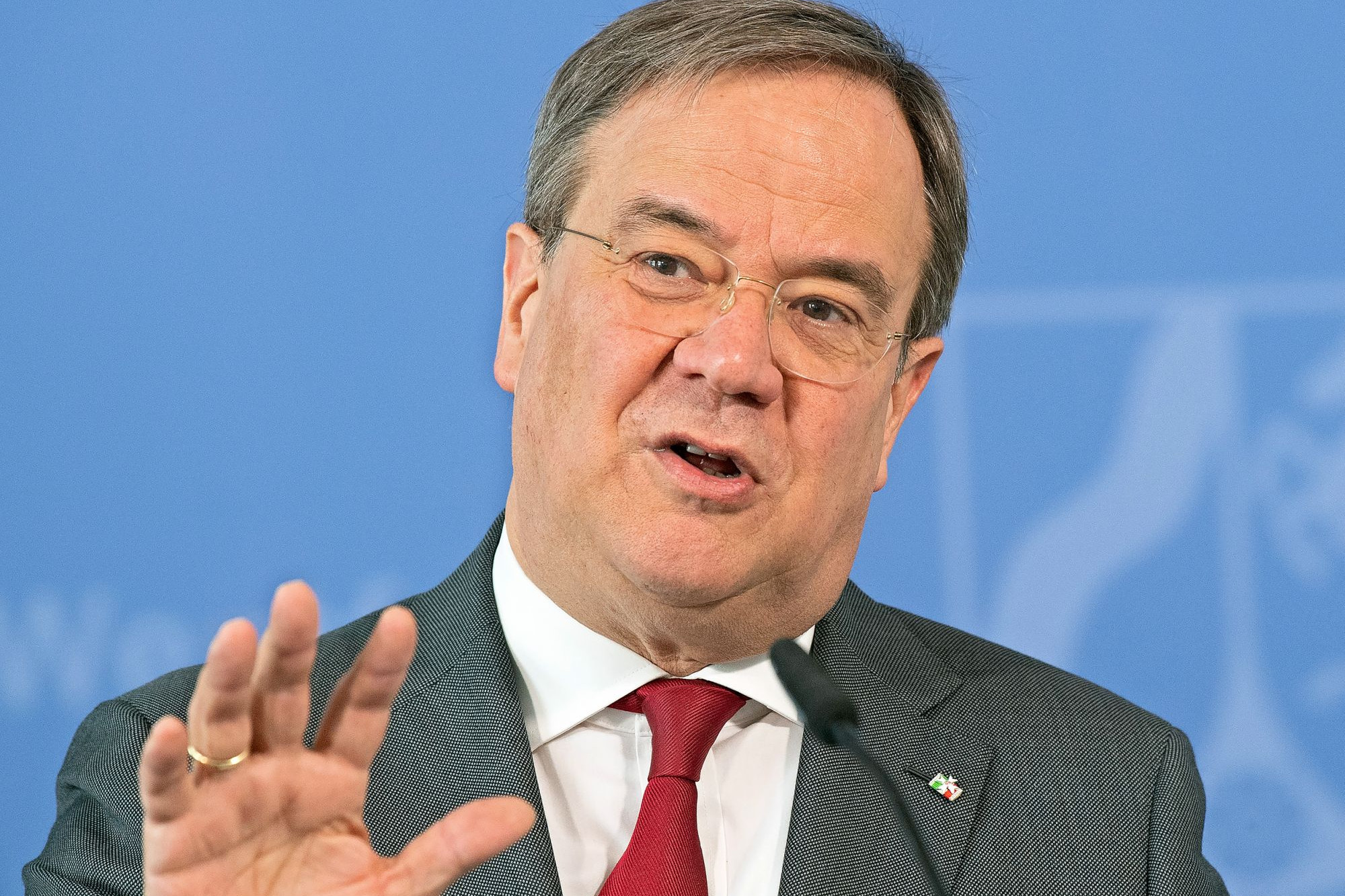 Magával ránthatja a járvány Laschetet