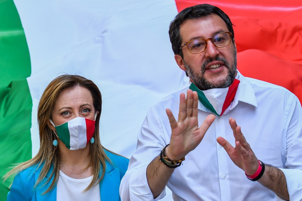 Fotó: AFP/Alberto Pizzoli Giorgia Meloni, az Olasz Testvériség és Matteo Salvini, a Liga vezetője a keddi római tüntetésen