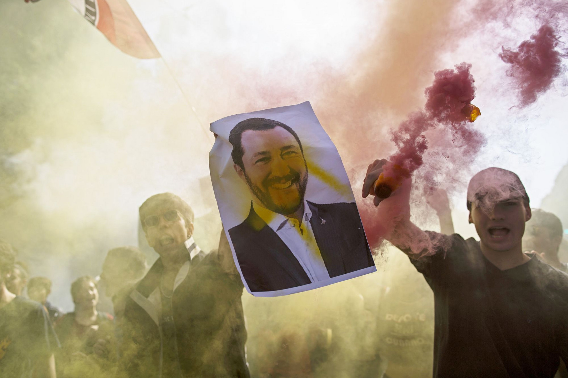 Matteo Salvini kapja a legtöbb fenyegetést, egyesek fejjel lefelé akasztanák fel a volt belügyminisztert