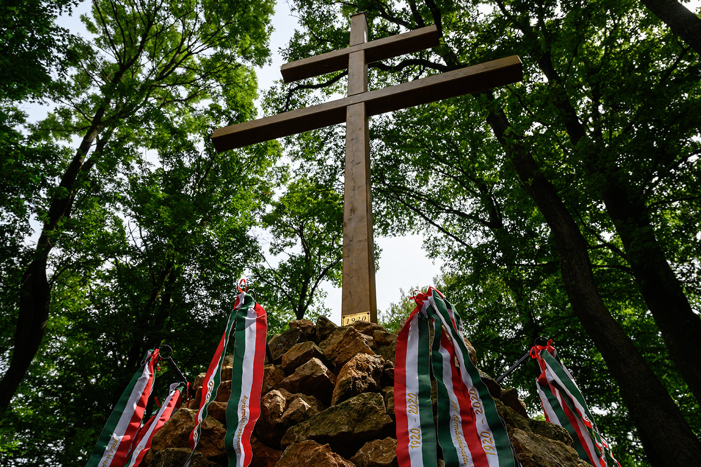 Fotó: MTI/Vasvári Tamás A nemzeti összetartozás napja alkalmából felújított Magyarság Keresztje a Veszprém megyei Olaszfaluhoz tartozó Alsóperén 2020. június 11-én