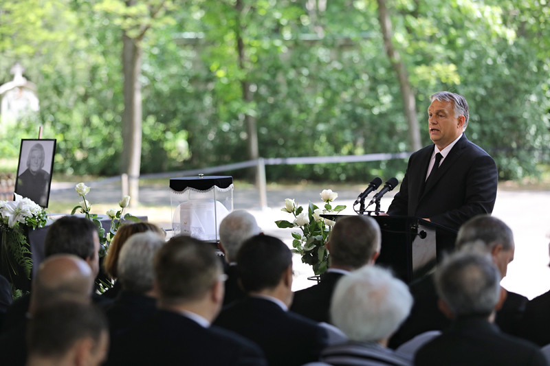 Fotó: MH/Purger Tamás Orbán Viktor miniszterelnök beszédet mond Fekete György temetésén