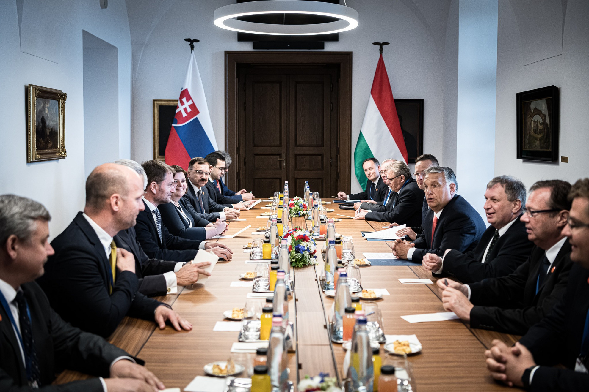 Fotó: Facebook Orbán Viktor miniszterelnök pénteken Budapesten hivatalában fogadta Igor Matovic szlovák kormányfőt
