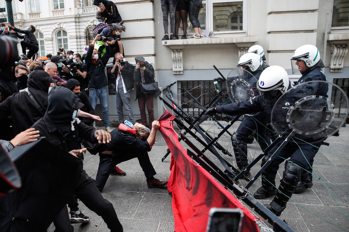 Brüsszelben vízágyút is be kellett vetni az erőszakos tüntetők ellen
